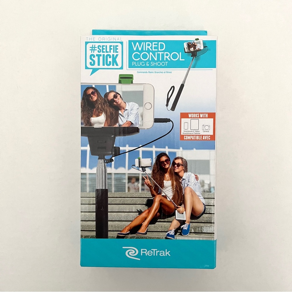 Brand New Retrak Wired Control Plug & Shoot Selfie Stick